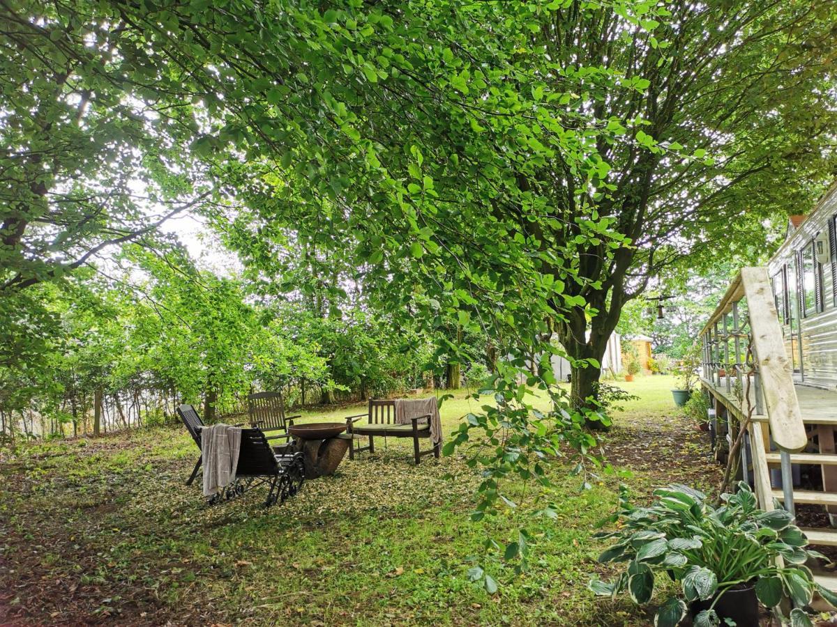 Doughery Den The Dark Hedges Hideaway Armoy Exterior photo